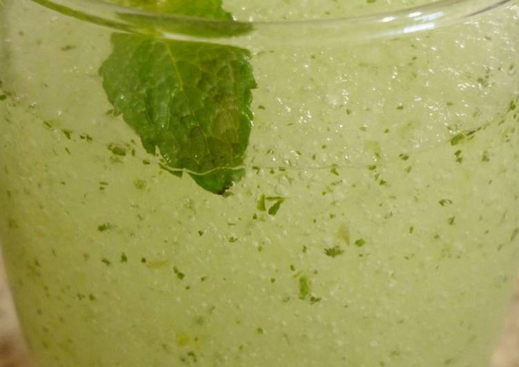 How to Prepare Homemade Frozen Mint Margarita