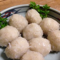 A picture of Grüne Kartoffelklöße: German Potato Dumplings (using raw and cooked potatoes).