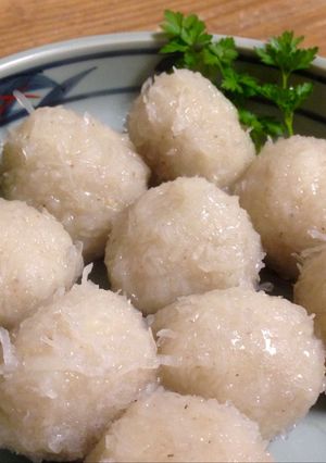 A picture of Grüne Kartoffelklöße: German Potato Dumplings (using raw and cooked potatoes).