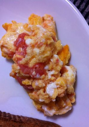 A picture of Microwaved Scrambled Eggs with Tomato.