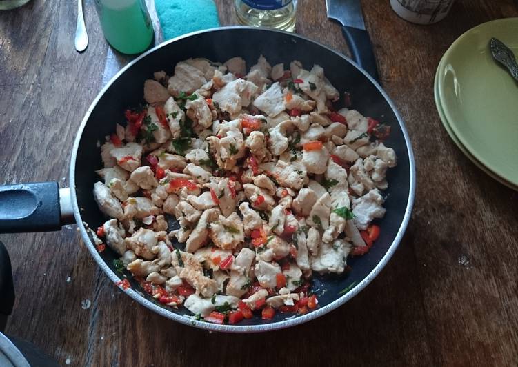 Fried chicken fillet with bell pepper and parsley