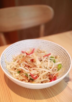 A picture of Fried Bean Sprouts.