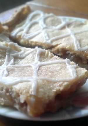 A picture of Apple Pie Bars.