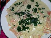 Una foto de ravioli al vino blanco