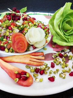 A picture of Sprouted moong salad.