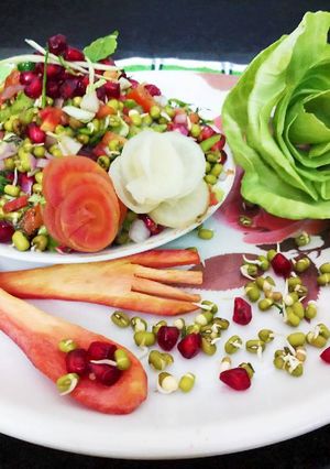 A picture of Sprouted moong salad.