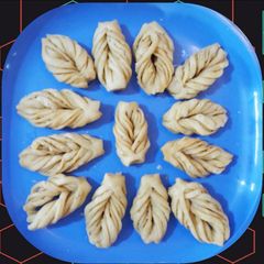 A picture of Leaf Mathri.