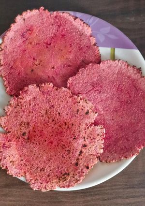 ઓટ્સ બીટરૂટ રોટી (Oats Beetroot Roti Recipe In Gujarati) રેસીપી મુખ્ય ફોટો