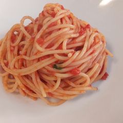 A picture of Due spaghetti.