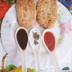 A picture of Restaurant style chicken nugguts cutles.