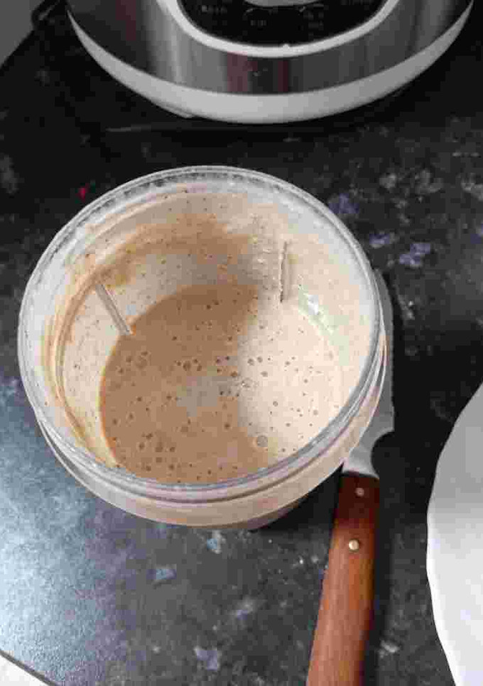 Una foto de Batido saludable de banana, muesli de quinoa y leche de almendras