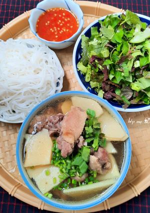 Hình của món Vịt nấu măng.