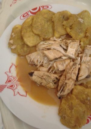 Una foto de Pescado con coco y fritos