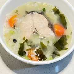 Milk Fish with Greens Porridge 馬告虱目魚蔬菜粥-レシピのメイン写真