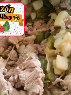 Una foto de Bistec con papas y rajas