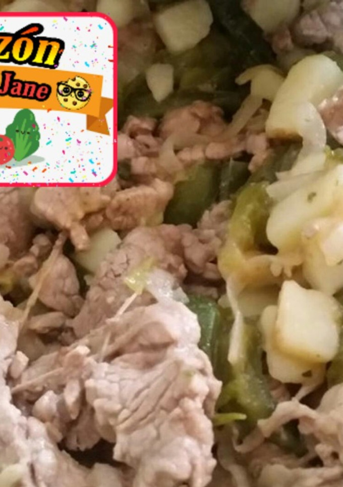 Una foto de Bistec con papas y rajas