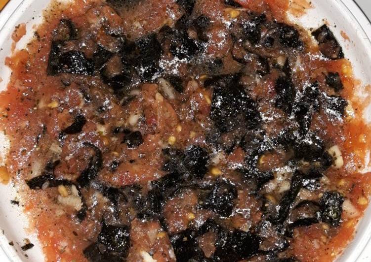 Salsa de tomate con algas sushi mori