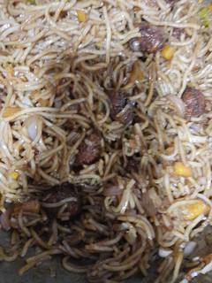 વેજ હક્કા નુડલ્સ(veg. Hakka noodles recipe in Gujarati) રેસીપી મુખ્ય ફોટો