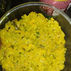 A picture of Bottle gourd poppy seeds curry.