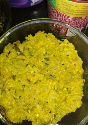 A picture of Bottle gourd poppy seeds curry.