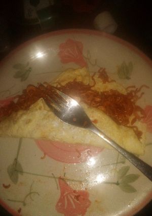 A picture of Homemade noodles and omelette.