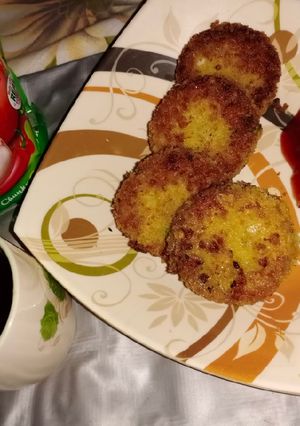 A picture of Chicken cutlets with kehwa.