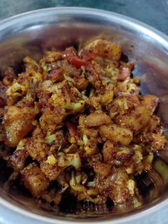 आलू गोभी की सब्जी (Aloo gobhi ki sabzi recipe in hindi) रेसिपी मुख्य फोटो