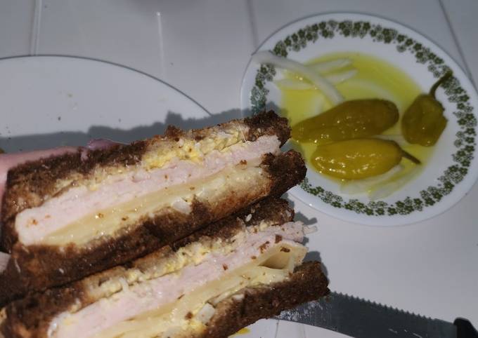 https://img-global.cpcdn.com/recipes/614fb366eb258e2b/680x482cq70/fried-turkey-and-cheese-sandwich-on-marble-rye-recipe-main-photo.jpg