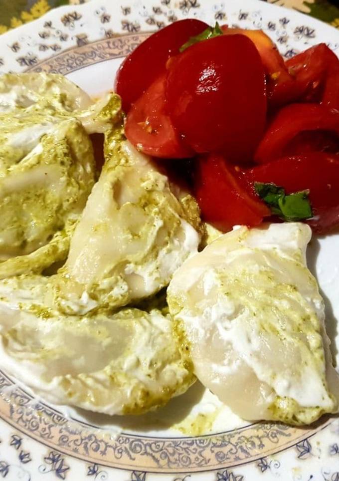 Вареники з картоплею і з соусом Песто