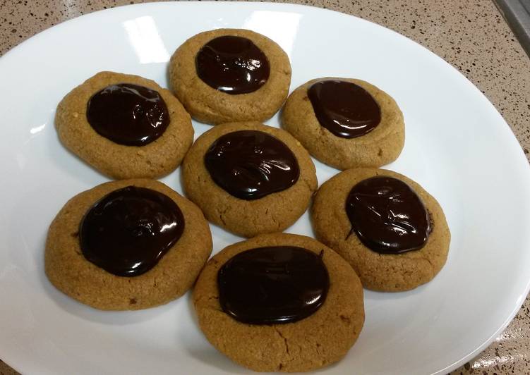 Recipe of Quick Peanutbutter fudge cookies