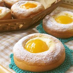 A picture of Apricot Cream Cheese Buns.