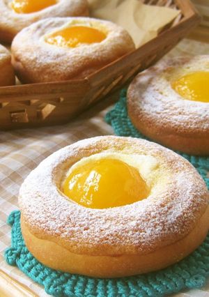 A picture of Apricot Cream Cheese Buns.
