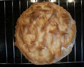 Easy Fast Cooking Sour cream and raisin meringue pie Home Style