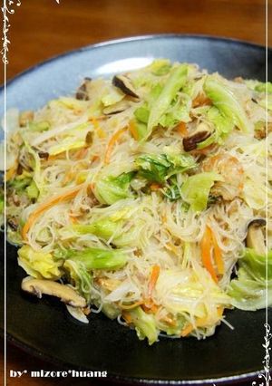 A picture of Stir-fried Bifun Noodles with lots of Spring Cabbage and Sweet Onions.