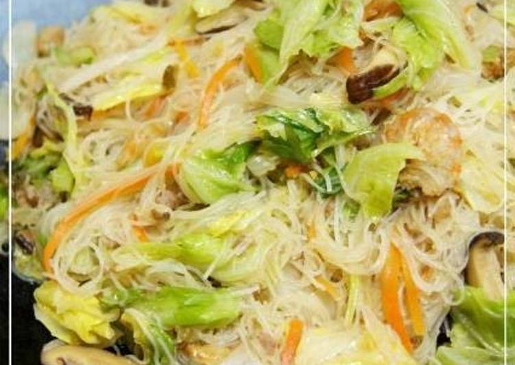 How to Prepare Favorite Stir-fried Bifun Noodles with lots of Spring Cabbage and Sweet Onions