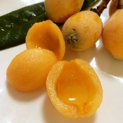 A picture of How to Peel a Loquat.