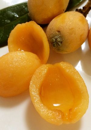 A picture of How to Peel a Loquat.