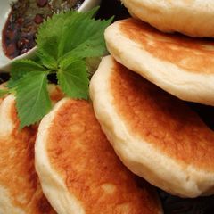 A picture of Gyoza Bread Using Shiso Soy Sauce.