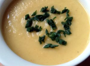 A picture of Vickys Thick & Creamy Curried Parsnip Soup, GF DF EF SF NF.