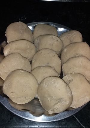 पेडे (Pede recipe in hindi) रेसिपी मुख्य फोटो