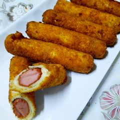A picture of Chicken Franks Cheese Bread Roll.
