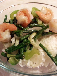 A picture of Shrimp and green bean stir fry.