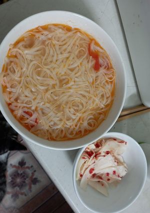 Hình của món Mì chũ nấu cà chua.