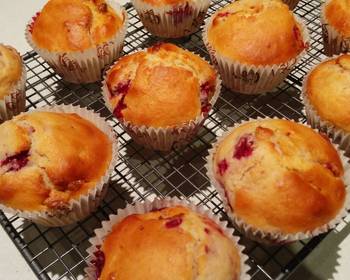 Easy Serving Recipe Raspberry and white chocolate muffins Yummy