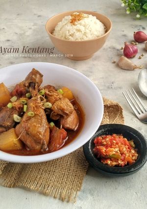Foto resep Semur Ayam Kentang