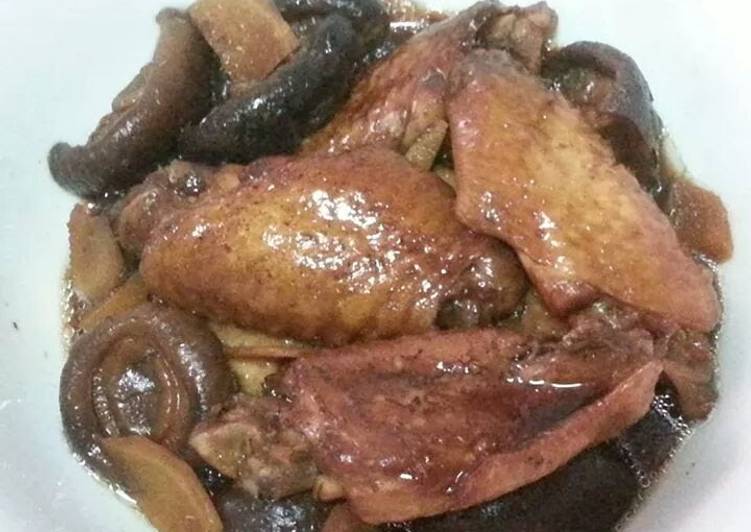 Steps to Prepare Favorite Stew chicken wings with Chinese mushroom