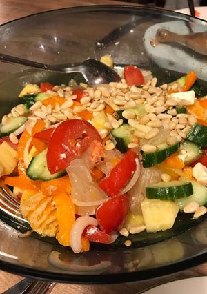 Hình của món Salat Thập cẩm với phô mai Hy Lạp.
