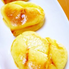A picture of Cream Cheese Cupcakes.