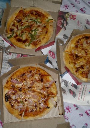A picture of Veggie Pizza.