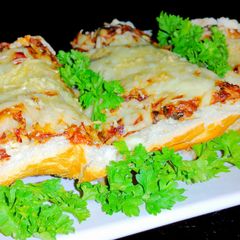 A picture of Mike's Garlic Commanders Bread.